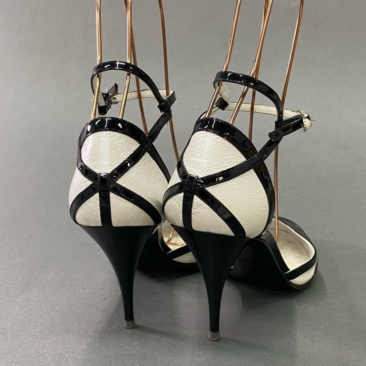 1a6 CHANEL シャネル パールココマーク ストラップパンプス 38 ホワイト ブラック エナメル レザー イタリア製 サンダル