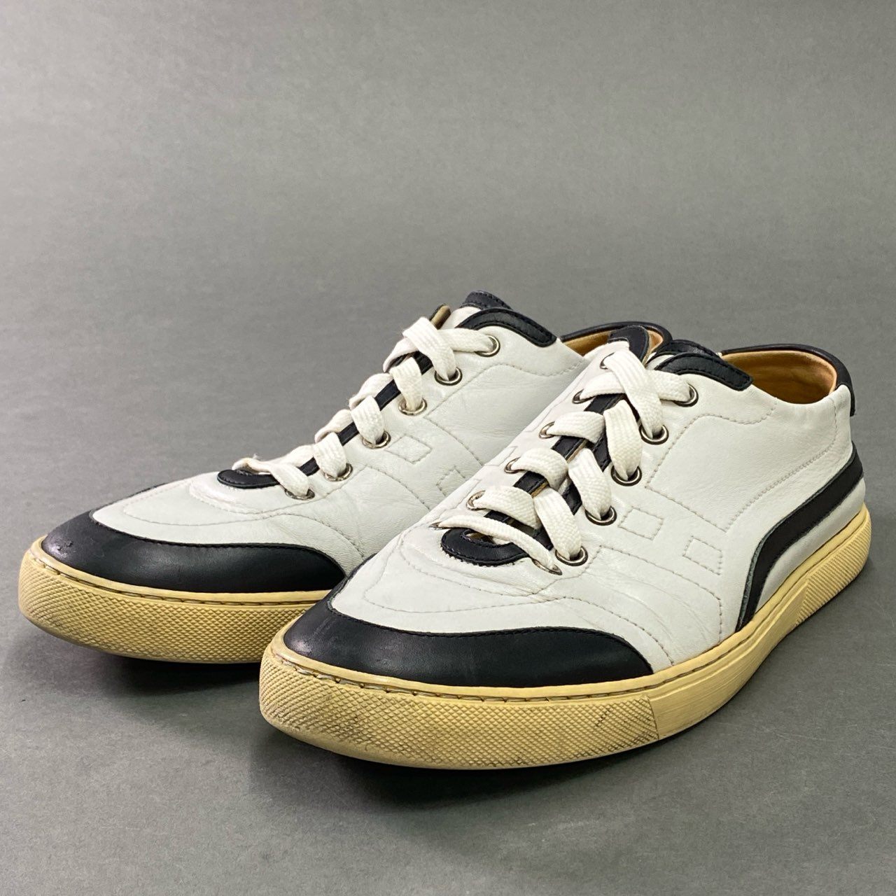 3b7 HERMES エルメス ローカットスニーカー レザースニーカー Hロゴ バイカラー leather 40 ホワイト ブラック レザー