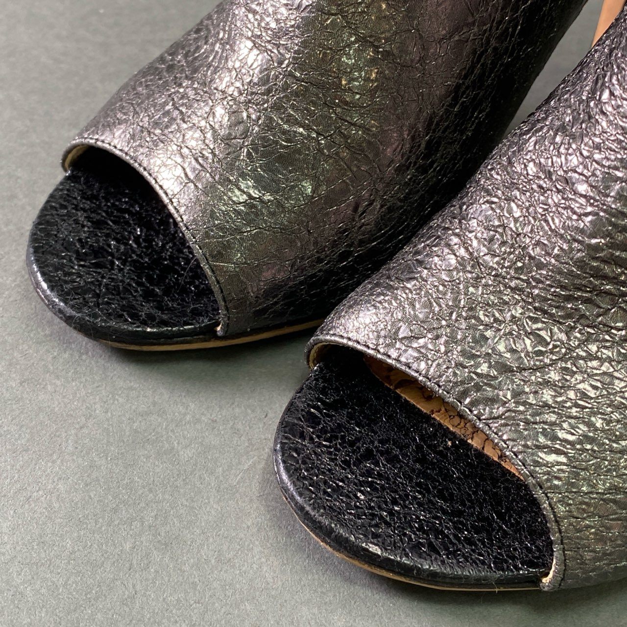2f8 CHANEL シャネル バックジップ ココマーク オープントゥ ヒールサンダル 37 シルバー ブラック メタリック シューズ イタリア製