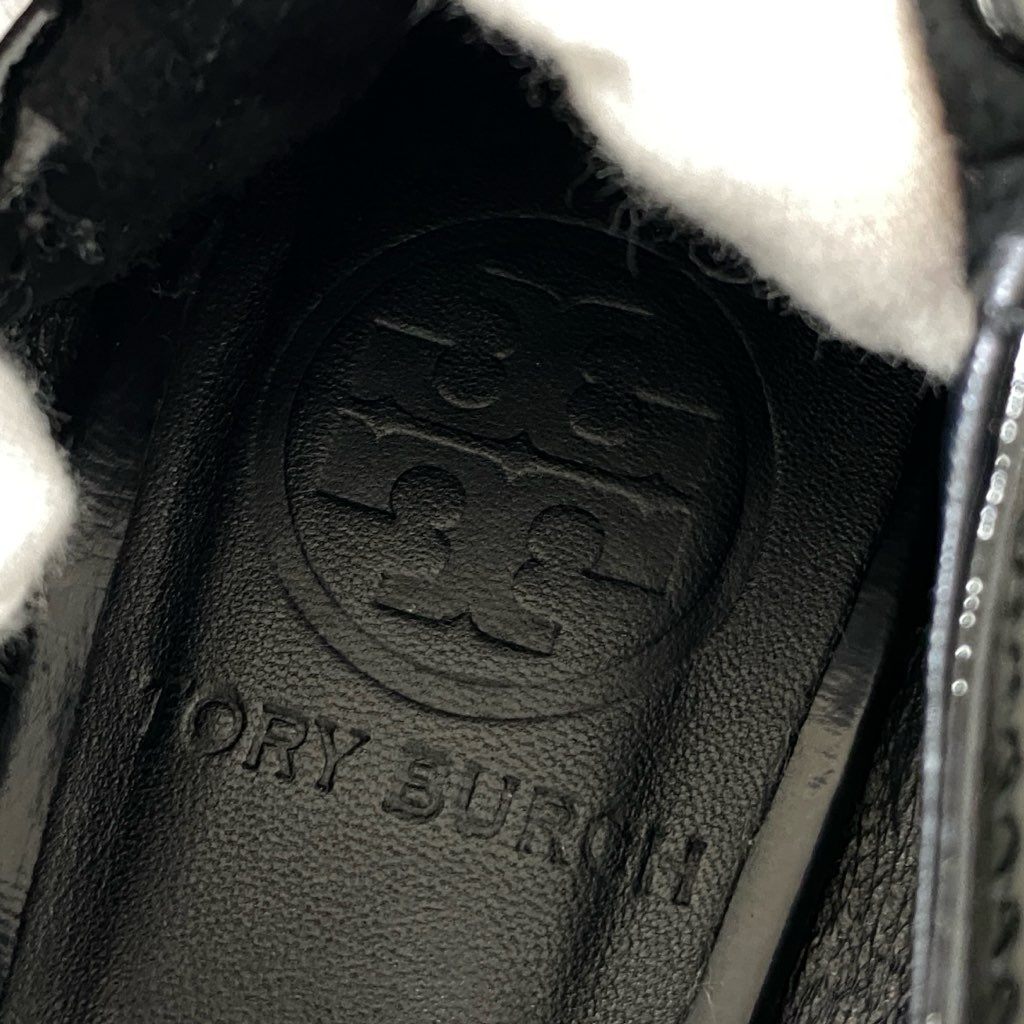 1h4 《美品》 TORY BURCH トリーバーチ エンブレム フラットシューズ パンプス ロゴ金具 36 ブラック