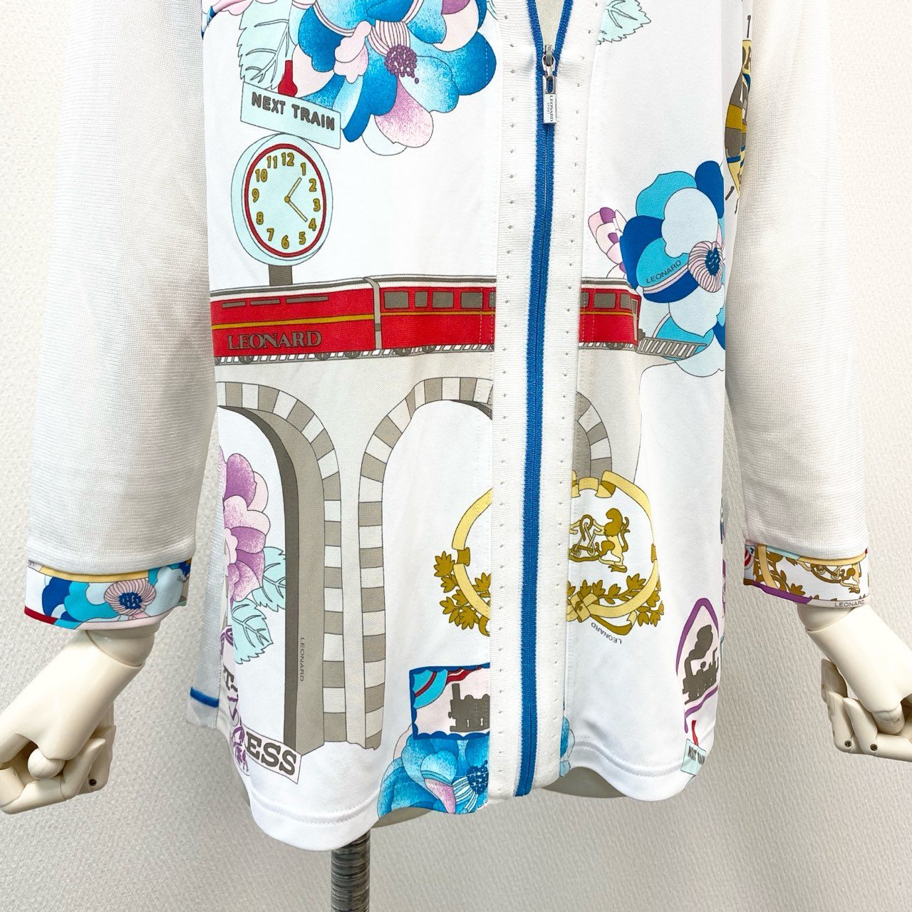 67g21-7 《極美品》 LEONARD レオナール カンカン素材 薄手カーディガン ニットカーディガン 美しい花柄プリント サイズ40 ホワイト マルチカラー レディース 日本製