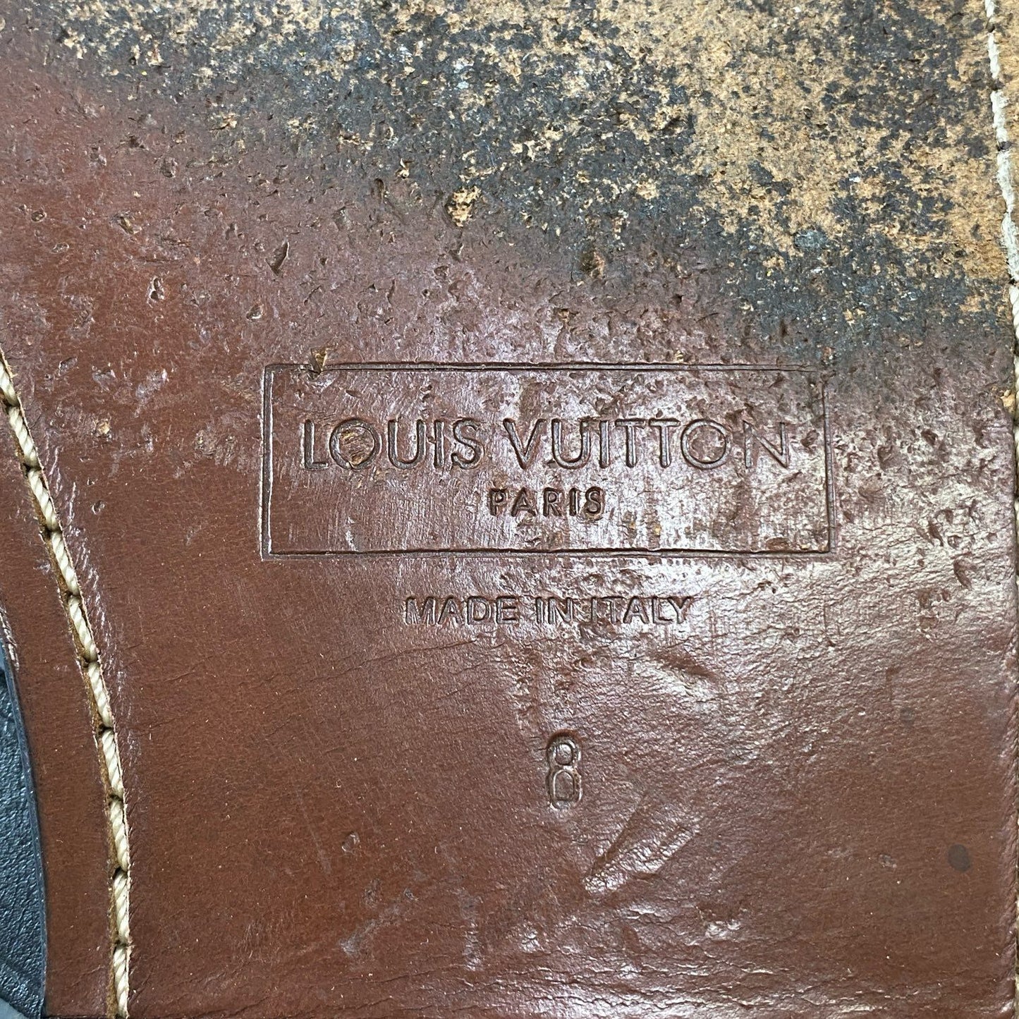 4g8《美品》 LOUIS VUITTON ルイヴィトン フラット クロスレザー サンダル 8 ブラック Leather シューズ イタリア製