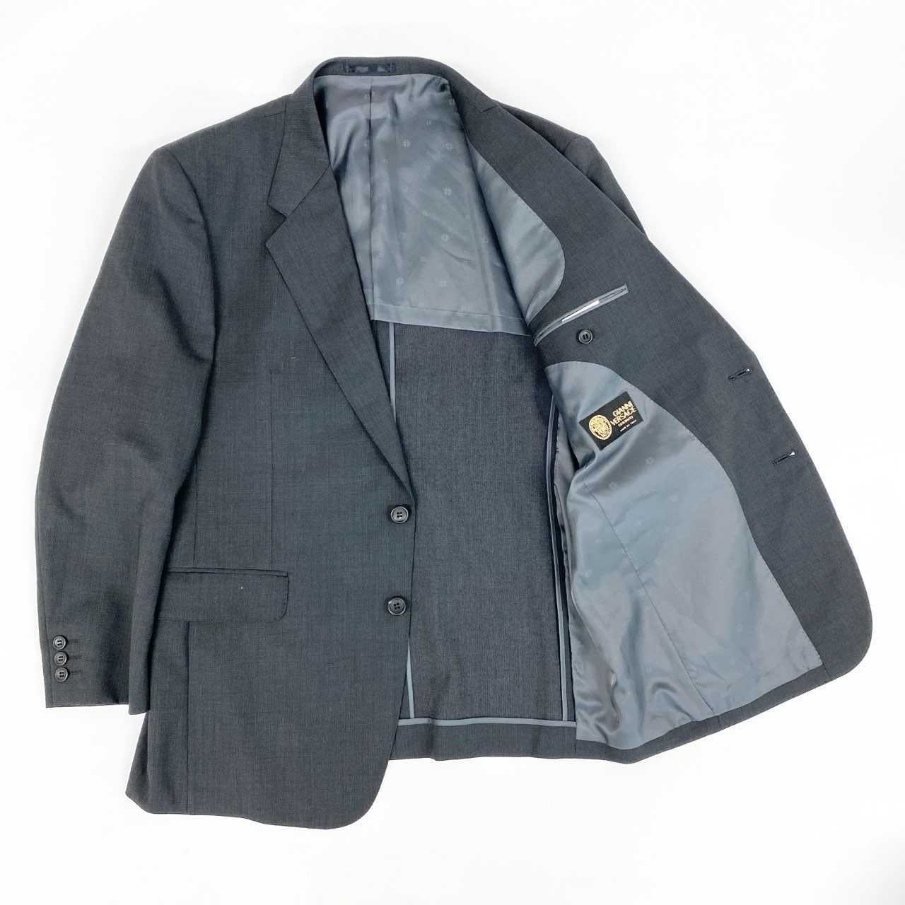 59h28 GIANNI VERSACE ジャンニヴェルサーチ セットアップスーツ テーラードジャケット スラックスパンツ ビジネス フォーマル ダークグレー ウール メンズo07t