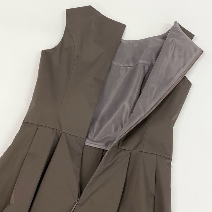 64g24 Rene ルネ タックプリーツ フレアスカート ノースリーブワンピース ドレス リボン レディース 女性用 5536120 36 カーキ系_