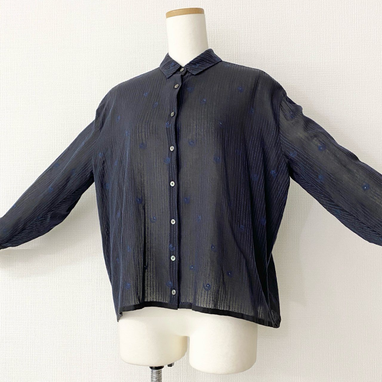 15c21 《極美品》 タグ付 mina perhonen ミナペルホネン 日本製 aas1182 swing flower スウィングフラワー 長袖シャツ ブラウス 36 ネイビー コットン MADE IN JAPAN