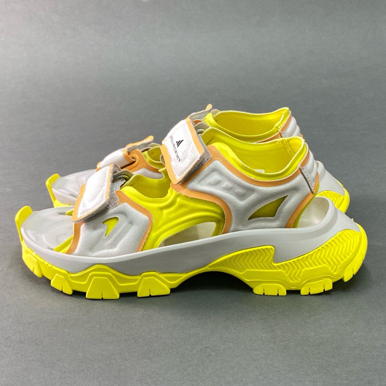 8f4 《極美品》 adidas アディダス × Stella McCartney ステラマッカートニー HIKA SANDAL ヒカ アウトドアサンダル 24.5cm チョーク イエロー シューズ 箱付き