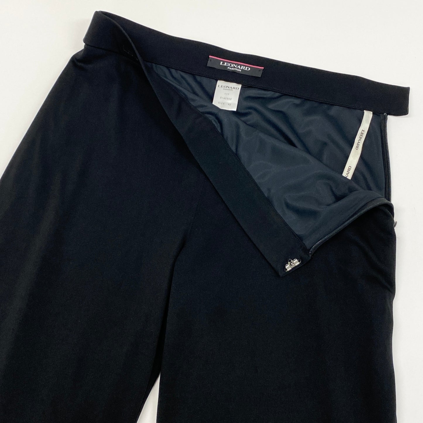 56h1 LEONARD レオナール ボトムス ストレッチ カンカン素材 ストレートパンツ サイドジップ レディース 女性用 0143353 42 ブラックu02t