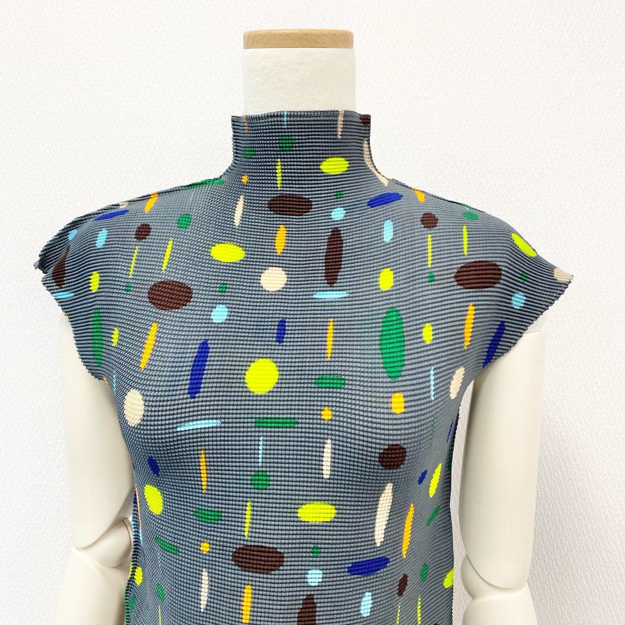 5i12 me ISSEY MIYAKE ミー イッセイミヤケ グラフィックプリント ハイネック半袖カットソー トップス MI33FK313 グレー マルチカラー レディースo07t