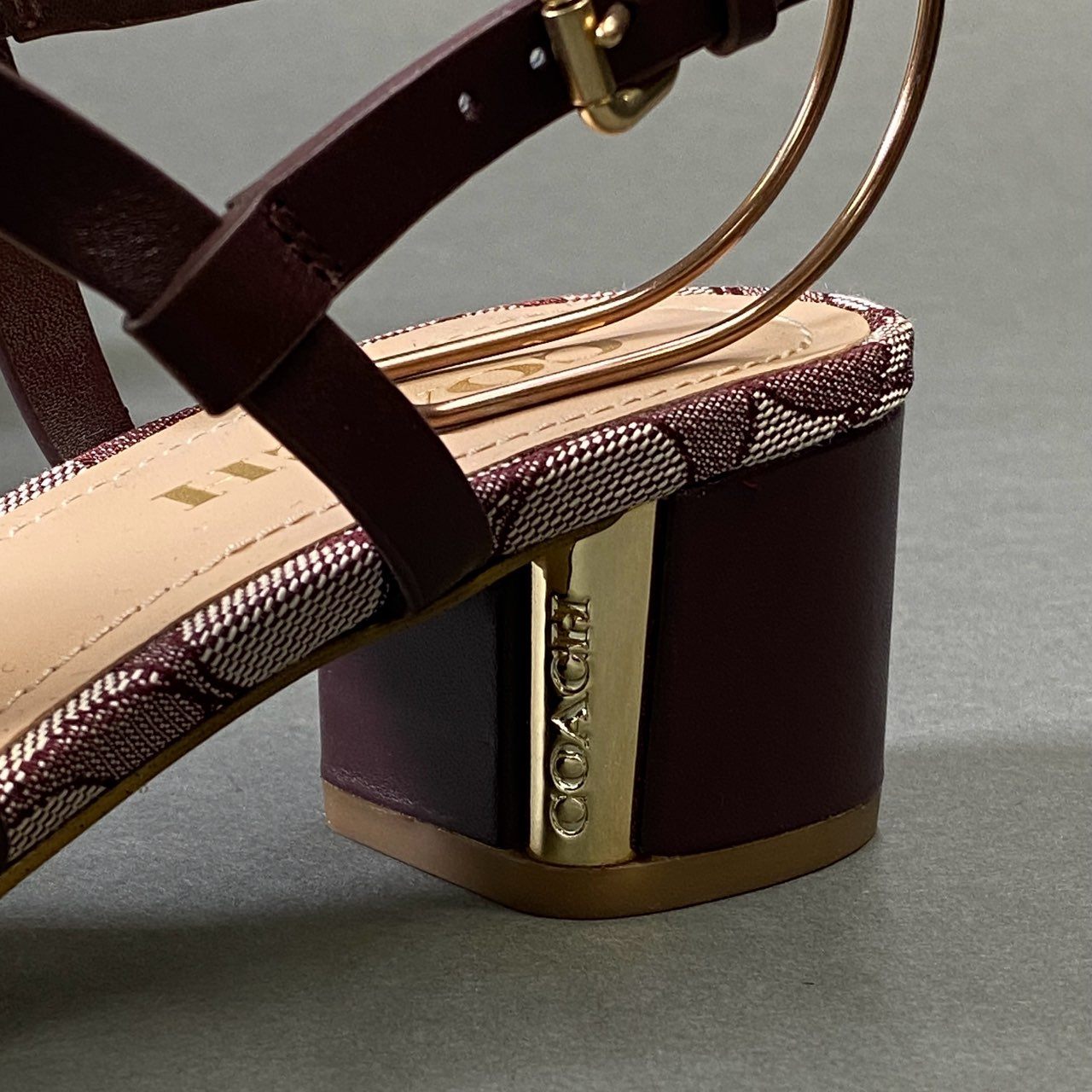 1h1 COACH コーチ シグネチャー ロゴ ヒールサンダル シューズ ストラップ ロゴ刻印 7 ボルドー レザー キャンバス レディースk02i