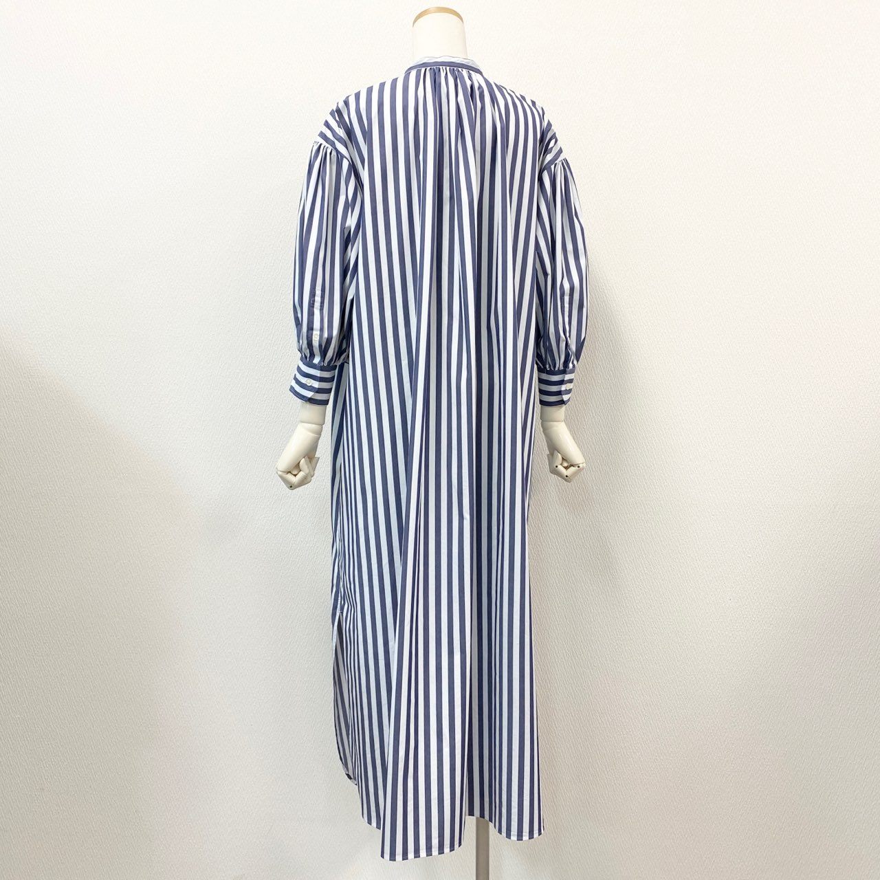 37a16 HYKE ハイク STRIPED GATHERED DRESS ストライプバンドカラーシャツワンピース ドレス 日本製 1157-343-0476 1 ホワイト ブルー コットン