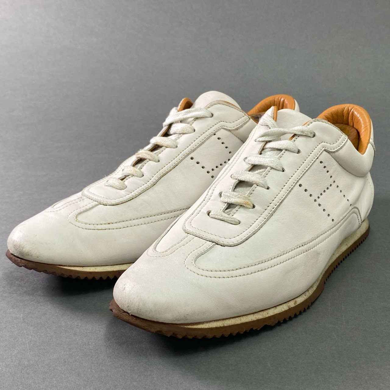 3b7 HERMES エルメス ローカットスニーカー レザースニーカー パンチング Hロゴ leather メンズ 39 ホワイト レザー