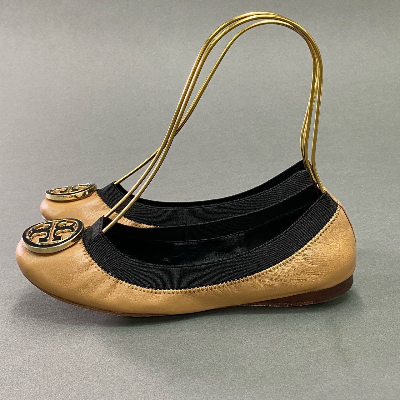 15c19 《美品》 TORY BURCH トリーバーチ フラット バレエシューズ 5.5M ベージュ レザー スリッポン 箱付き