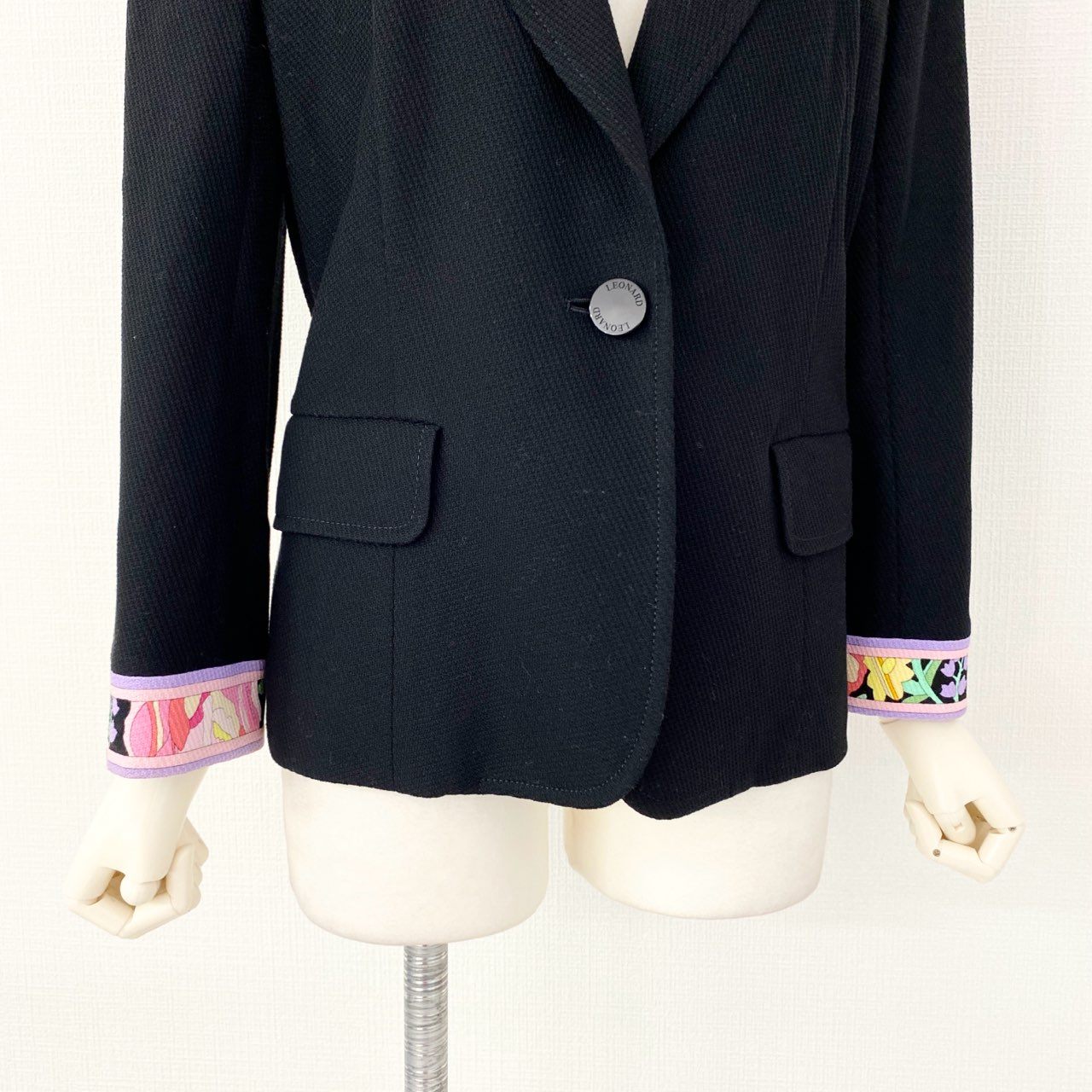 2f14-1 《美品》 LEONARD FASHION レオナール テーラードジャケット ブレザー コットンピケ 美しい花柄プリント切替 0351261 サイズ13AR ブラック コットン100% レディース