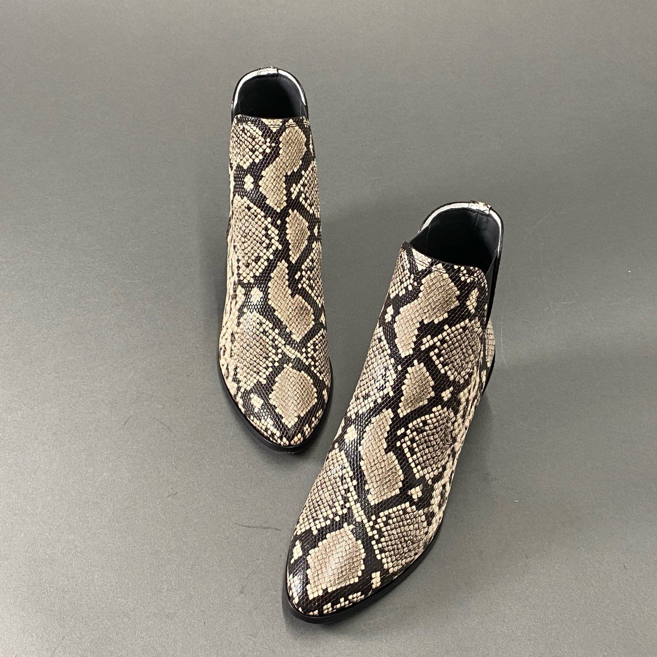 3i27 《美品》 TOD'S トッズ イタリア製 パイソン ウエスタンショートブーツ チャンキーヒール 37 1/2 ベージュ