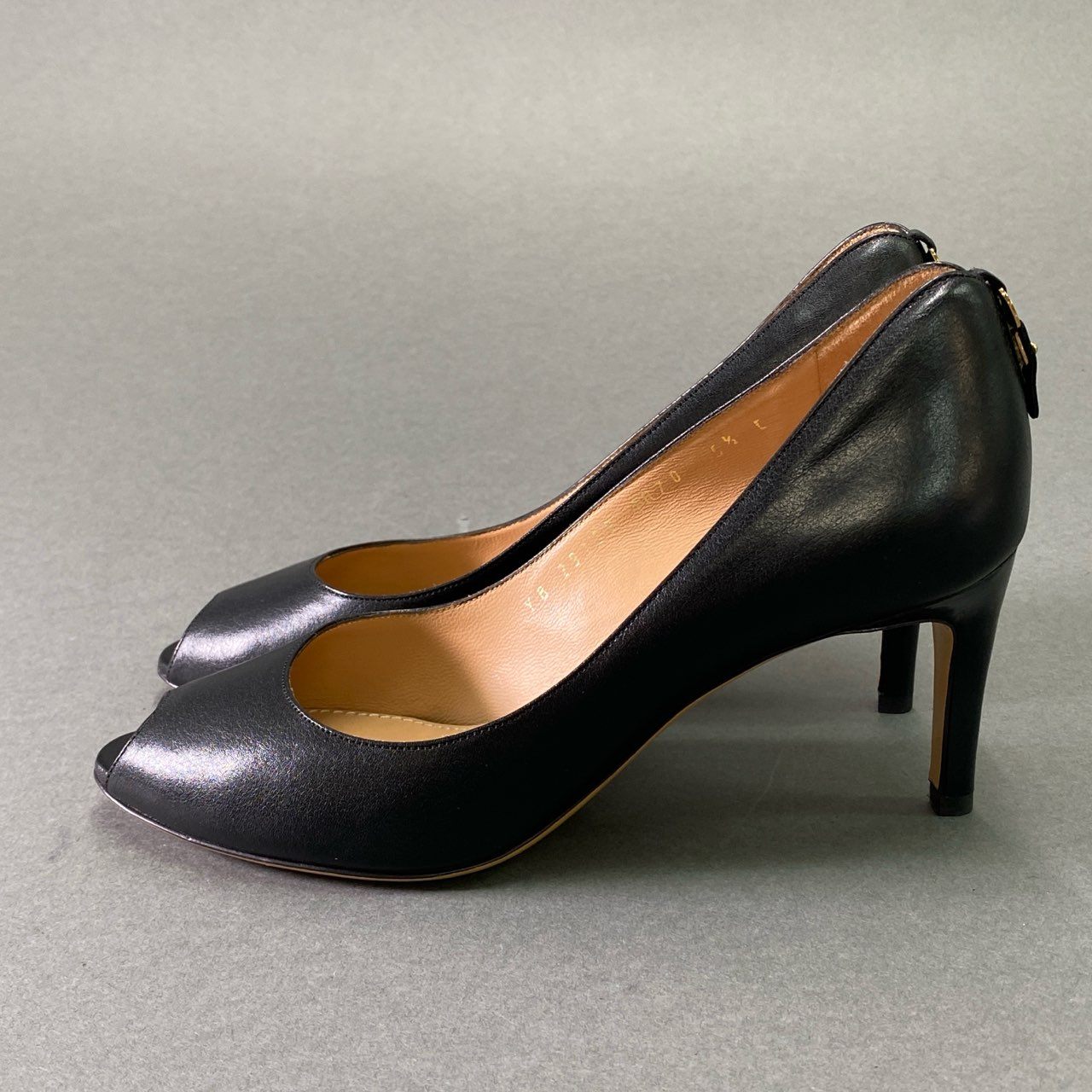 5f8 《美品》 Salvatore Ferragamo サルヴァトーレ フェラガモ バックプル レザー オープントゥ パンプス 5 1/2 ブラック leather サンダル シューズ イタリア製 保存袋付き