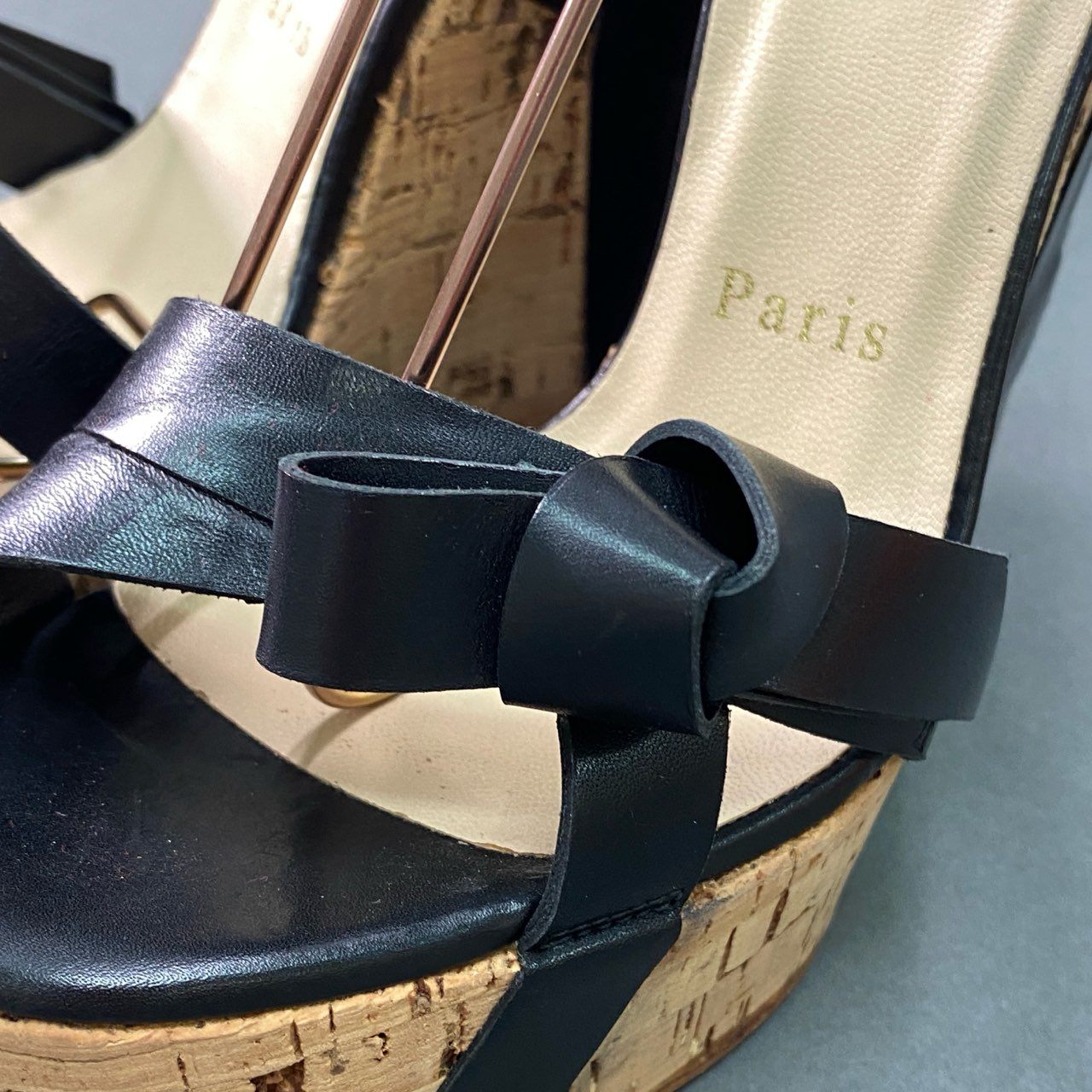 9f4 《美品》 Christian Louboutin クリスチャンルブタン ウェッジコルクソール レザーリボンサンダル 36 1/2 ブラック leather シューズ 保存袋 箱付き
