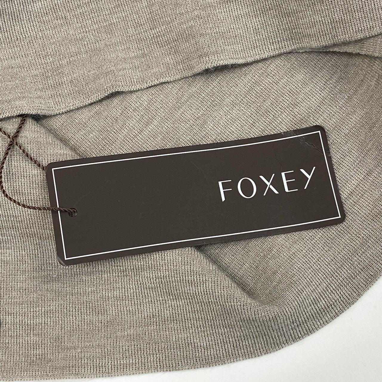 35d7 《新品タグ付き》 FOXEY フォクシー グレースウール ニット セーター ロゴプレート 30525 サイズ38 ブラウン ウール100% レディース 日本製
