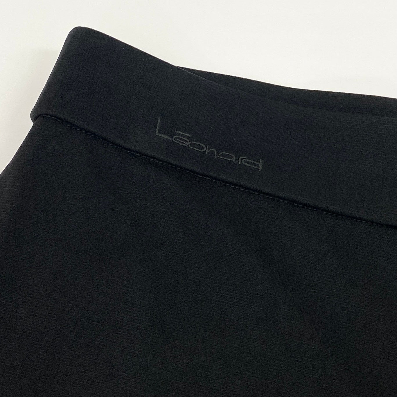 56h1 LEONARD レオナール ボトムス ストレッチ カンカン素材 ストレートパンツ サイドジップ レディース 女性用 0143353 42 ブラックu02t