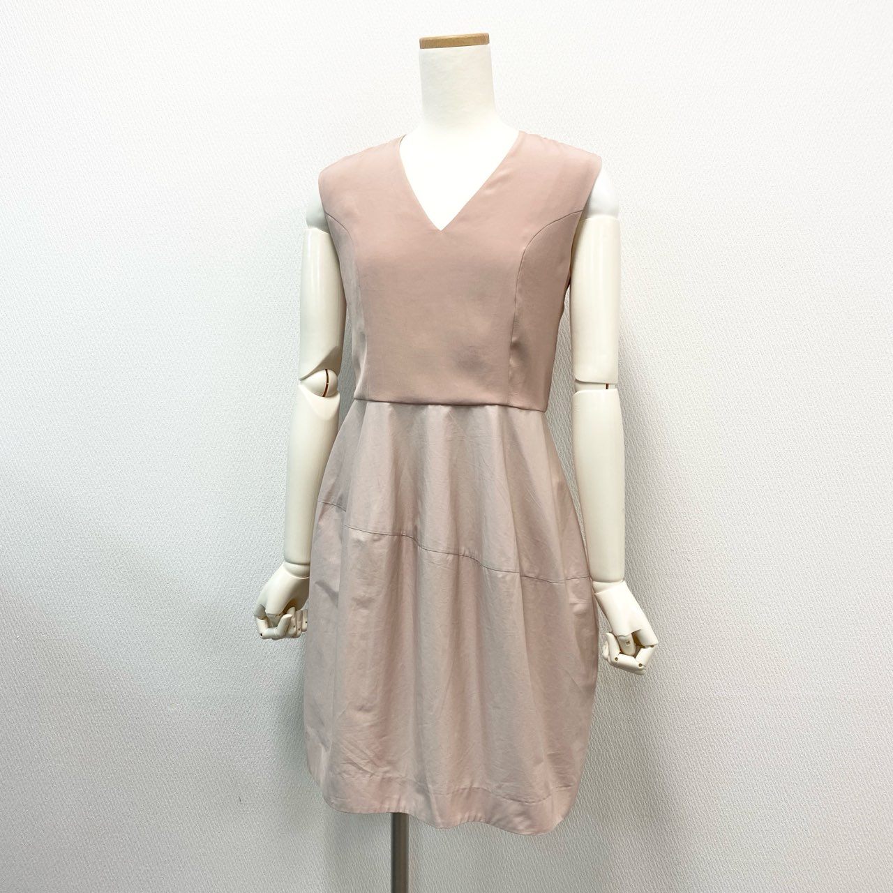 18j17《未使用保管品》 YOKO CHAN ヨーコチャン ノースリーブワンピース 異素材切替 Vネック レディース 女性用 YCD-217-332 38 ピンクベージュu02t