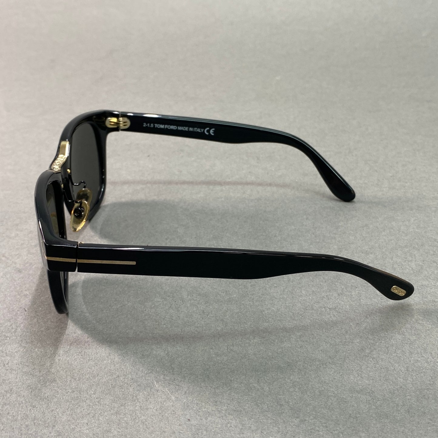 g29《完品》 TOM FORD トムフォード ウェリントン サングラス TF9257 54□19 ブラック アイウェア メガネ 眼鏡 箱 ケース クロス付き