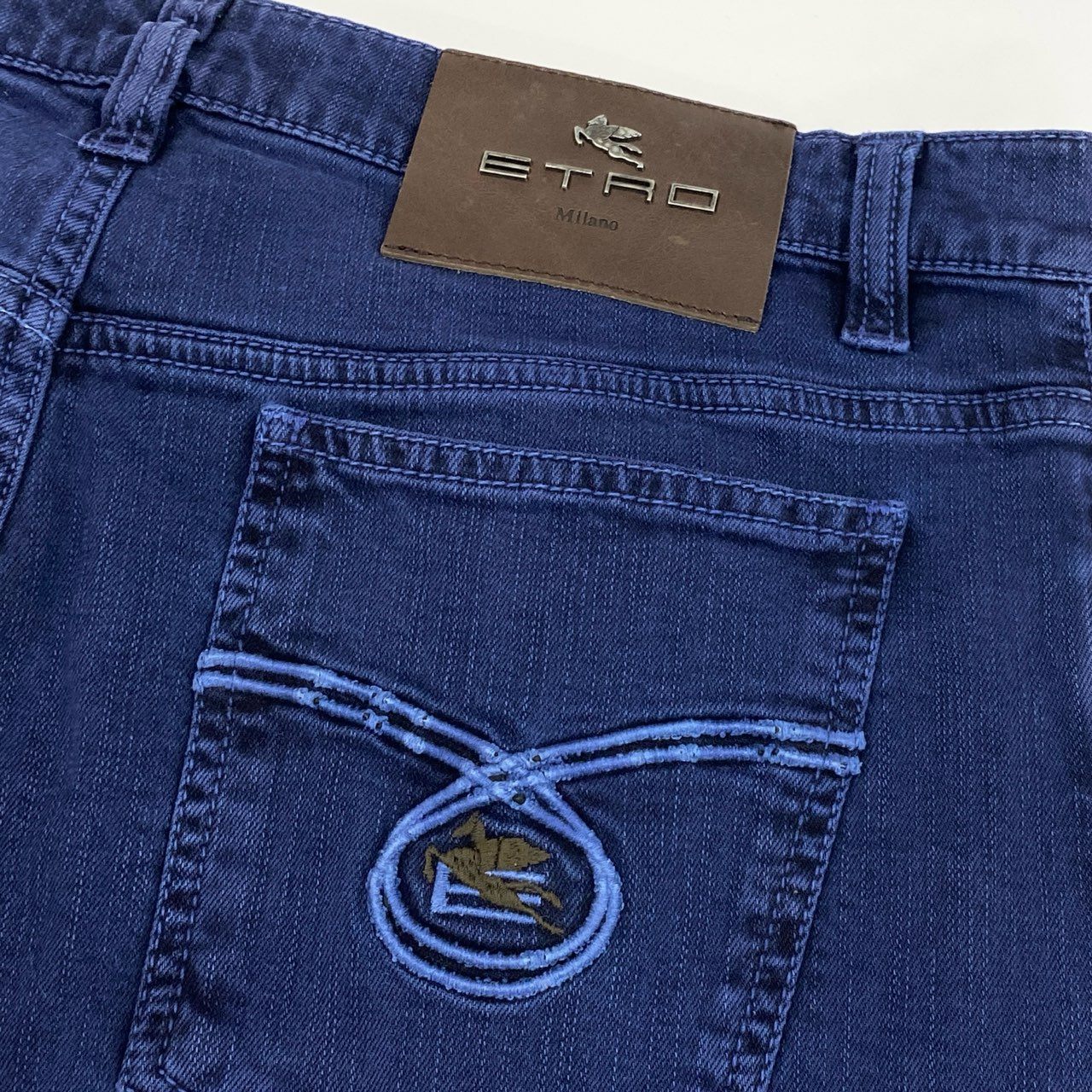 21f17 《未使用保管品》タグ付 ETRO エトロ イタリア製 デニムパンツ ジーンズ ボトムス 革パッチ ポケット刺繍 14776 34 ブルー コットン