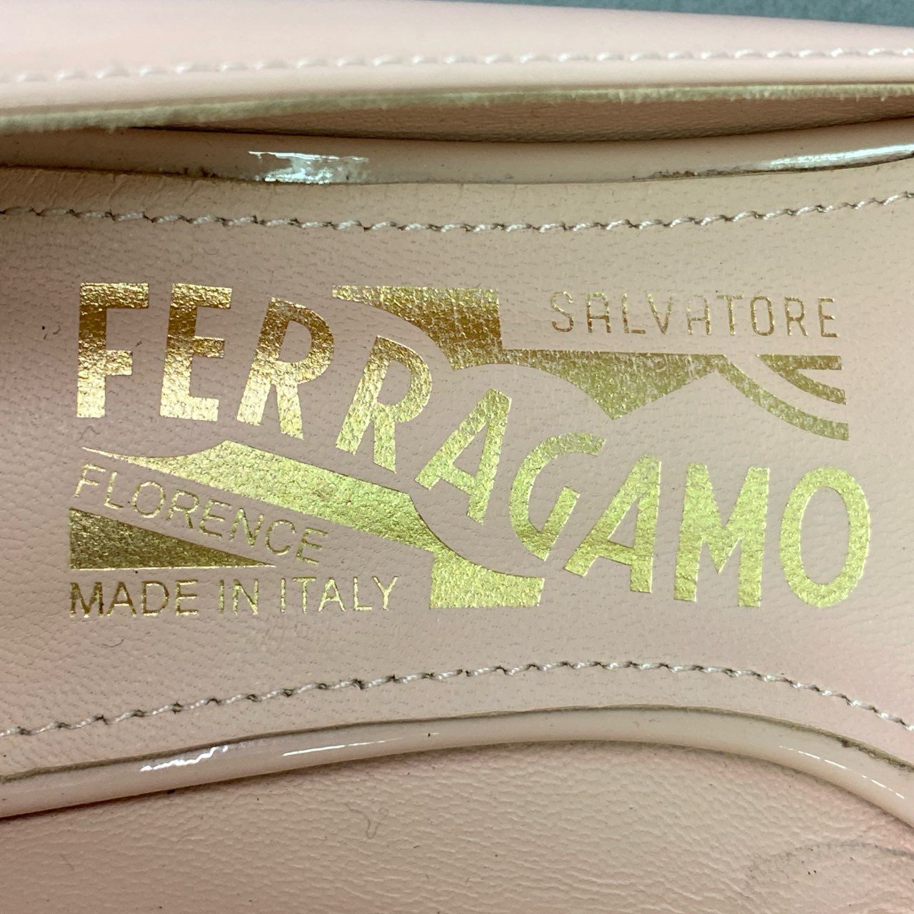 9c19 Salvatore Ferragamo サルヴァトーレ フェラガモ VARA ヴァラリボン エナメルパンプス 4 ピンク パテントレザー シューズ イタリア製 箱付き