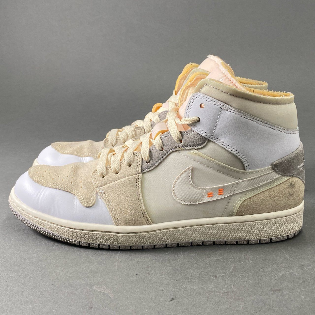 6e18 NIKE ナイキ AIR JORDAN 1 MID SE CRAFT Inside Out ハイカットスニーカー シューズ エアジョーダン 1 ミッド SE クラフト インサイドアウト DM9652-100 27.5 ホワイト ベージュ