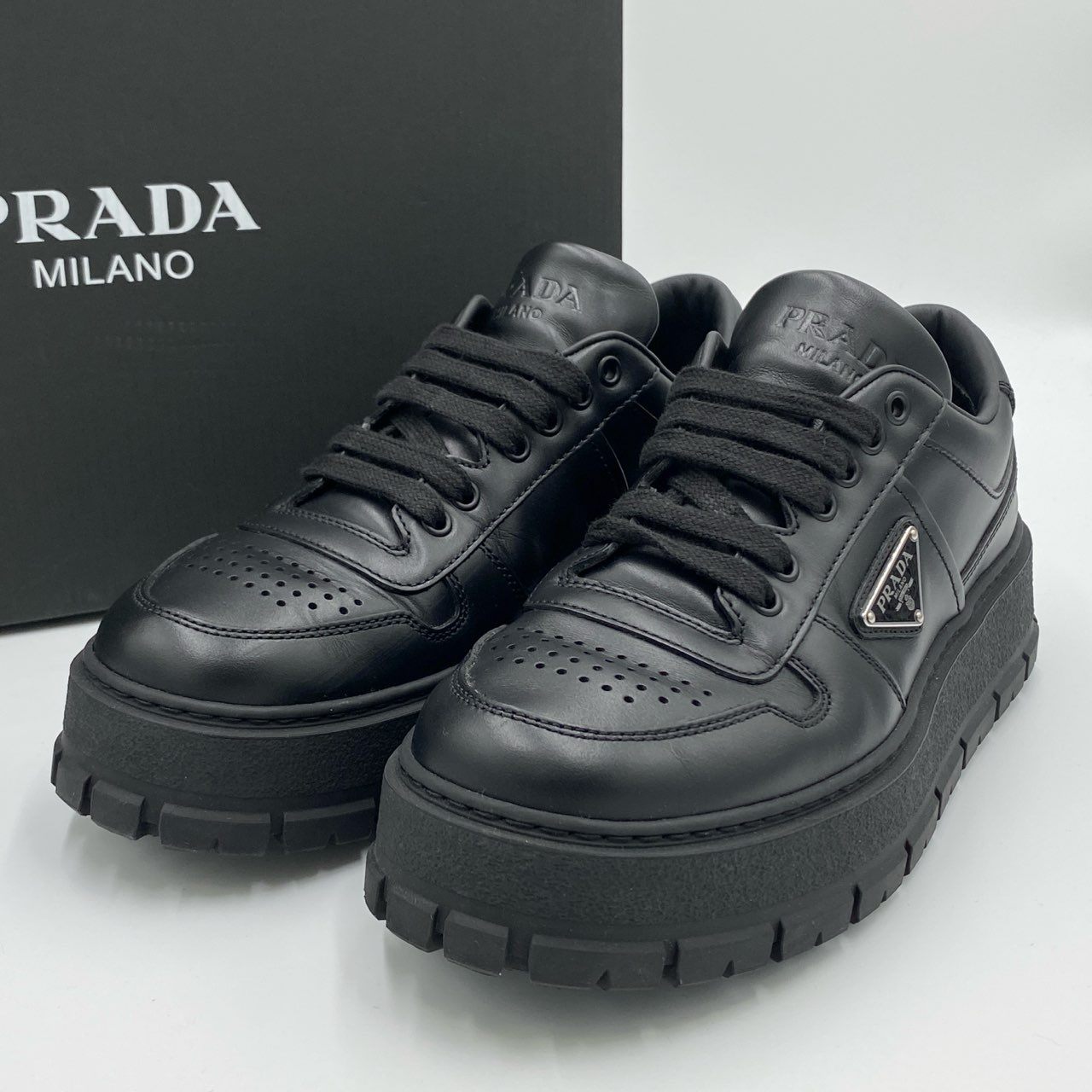 1h20《極美品》 PRADA プラダ レザースニーカー ローカット シューズ トライアングルロゴ 2EG452 サイズ7 ブラック レザー メンズk02i