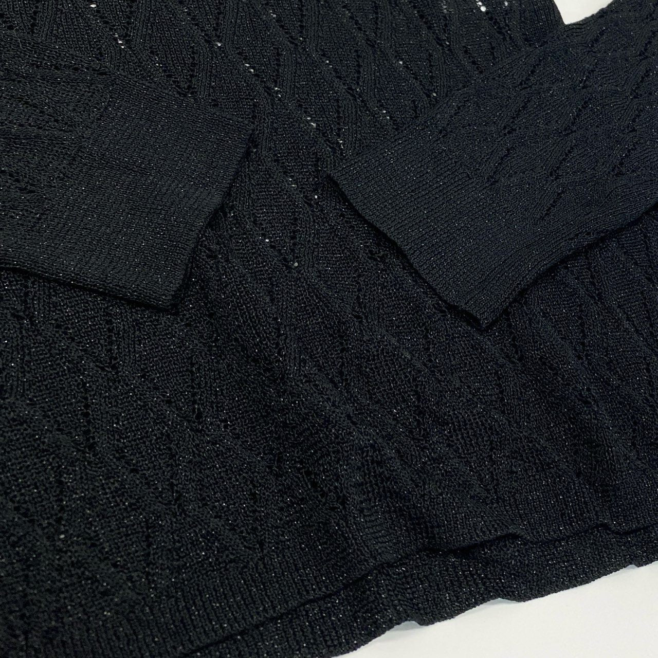 7f11 【美品】CHANEL シャネル 2023AW タートルネック ラメ入り 薄手ニット トップス ロゴプレート P75380K10834 サイズ36 ブラック レディース