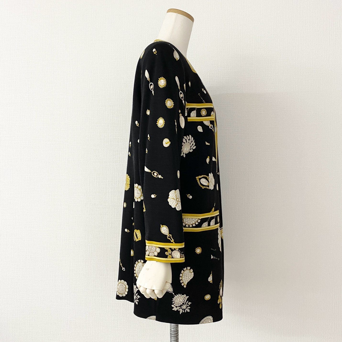 56d15 LEONARD FASHION レオナール ノーカラージャケット 総柄コート ショート丈 ブラック ウール100% レディース 日本製 L相当 婦人服 ジュエリープリント