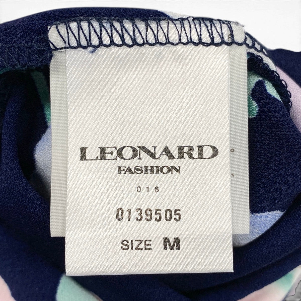 52f10 【美品】 LEONARD FASHION レオナール リブネック 半袖カットソー 美しい花柄プリント カンカン素材 サイズM ネイビー レディース 女性服u02t