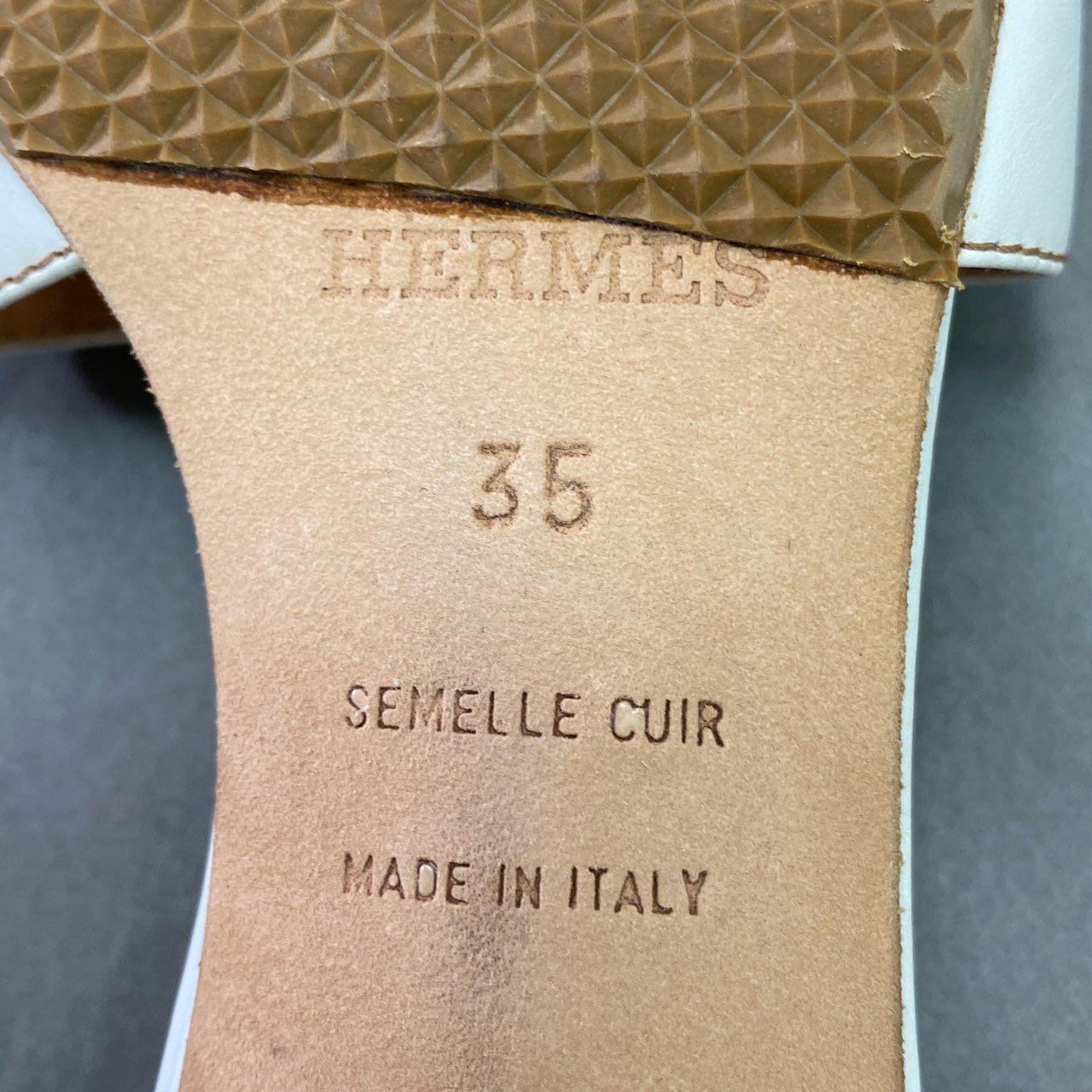 3d14 《美品》定価¥135.300 HERMES エルメス オアジス サンダル 35 / 22.5cm ホワイト カーフレザー イタリア製 シューズ 夏 保存袋付き
