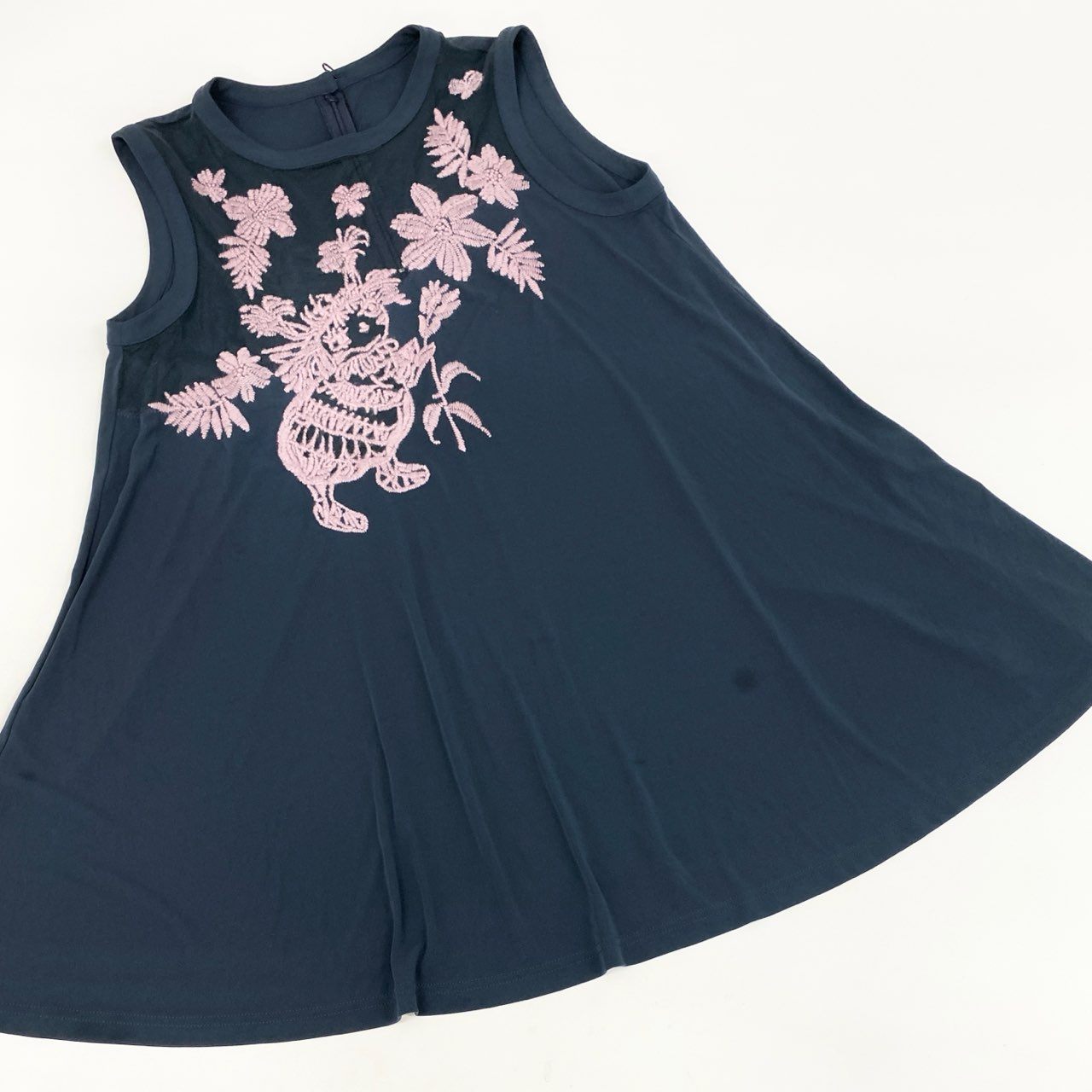 70i2 《未使用保管品》 タグ付 TOKUKO 1er Vol トクコプルミエヴォル シアー素材切替 花柄刺繍 ノースリーブワンピース チュニック 日本製 9 Mサイズ ブラック レディースo07t