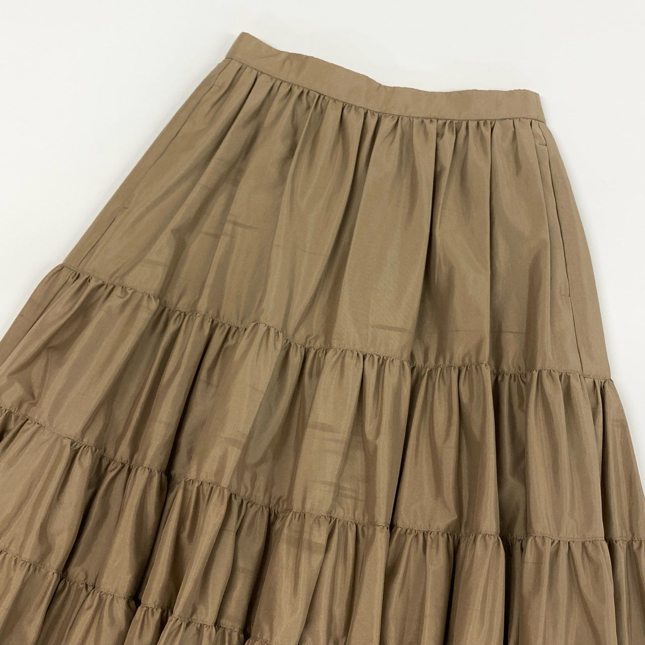 85f23 《美品》 SEVEN TEN セブンテン 23SS タフタティアードスカート XS ベージュ ボトムス ゴム仕様 ギャザー 日本製