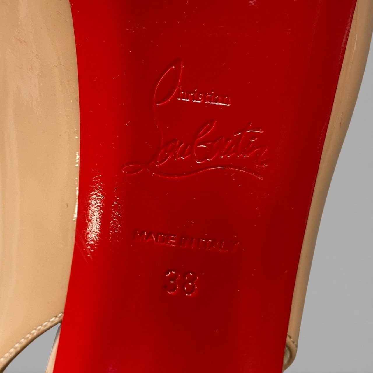 3a5【美品】christianlouboutin クリスチャンルブタン オープントゥ ハイヒール サンダル エナメルパンプス イタリア製 38サイズ ベージュ レザー レディースk02i