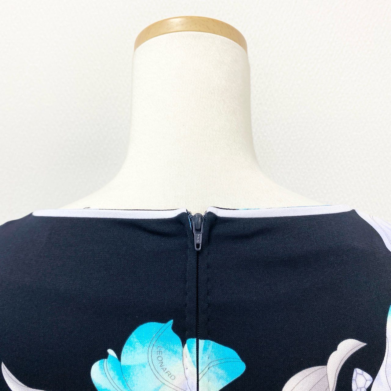 45h26 LEONARD FASHION レオナール カンカン素材 花柄プリント バックジップ 五分袖ワンピース ドレス チュニック ウエストマーク 34 ブルー ブラック レディースo07t