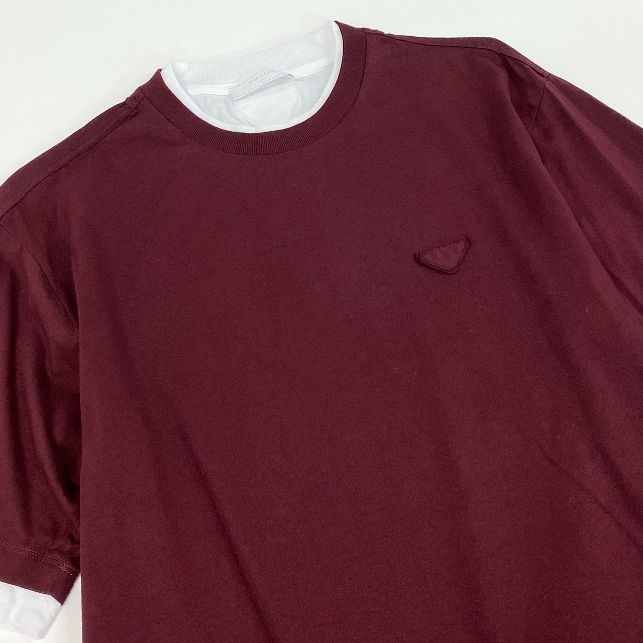 84e30 PRADA プラダ コットンTシャツ トライアングルロゴ レイヤードデザイン クルーネック カットソー 半袖 ACU1 2024 82 UJN912 Sサイズ ボルドー