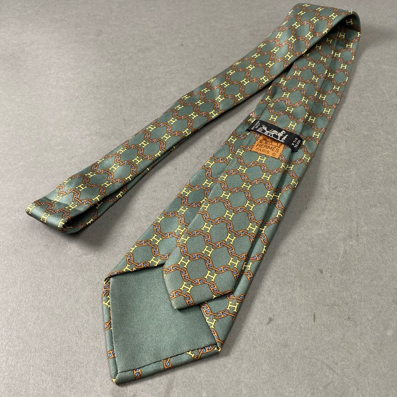 3f12 【美品】 HERMES エルメス カーキ シルク100% Hロゴ × シェーヌダンクル ネクタイ メンズ 紳士