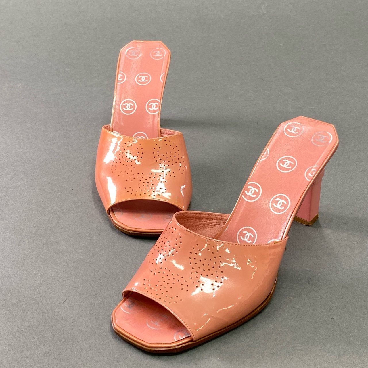 5d22 CHANEL シャネル ココマーク ミュール サンダル パンプス シューズ イタリア製 36 ピンク パテントレザー
