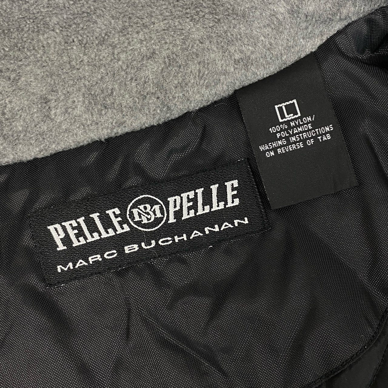 19k28 PELLE PELLA ペレペレ MARC BUCHANAN ナイロン 切替ジャケット 中綿ブルゾン フロントビッグロゴプリント メンズ L ブラック グレー
