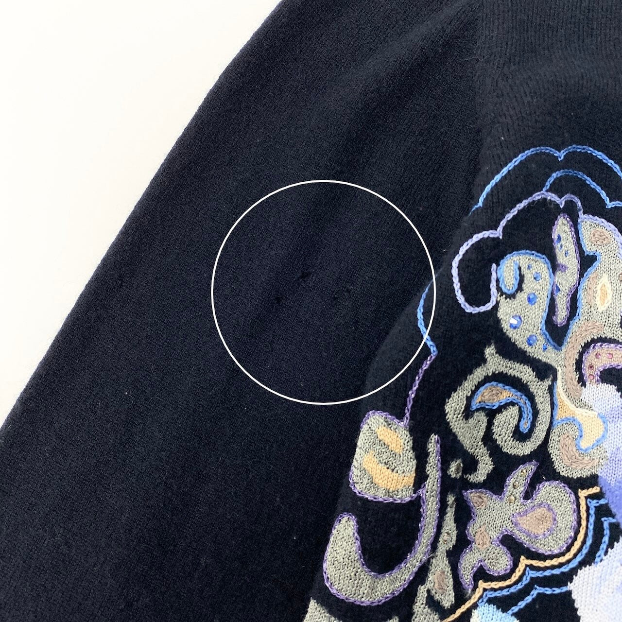85d9 LEONARD FASHION レオナール ロングスリーブ ニットカーディガン 花柄刺繍 ラインストーン装飾 カシミヤ混 サイズ42 ネイビー レディース 女性用o07t