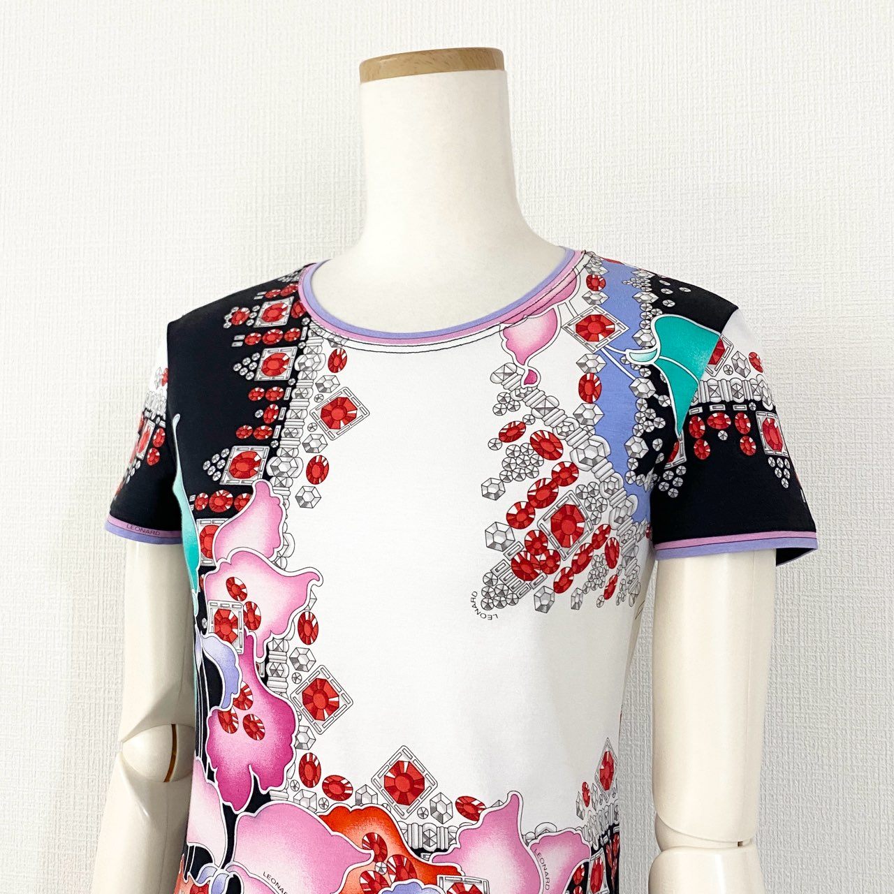 57e25 《美品》 LEONARD レオナール 半袖Tシャツ カットソー トップス 美しい花柄プリント サイズM マルチカラー コットン100% レディース 日本製