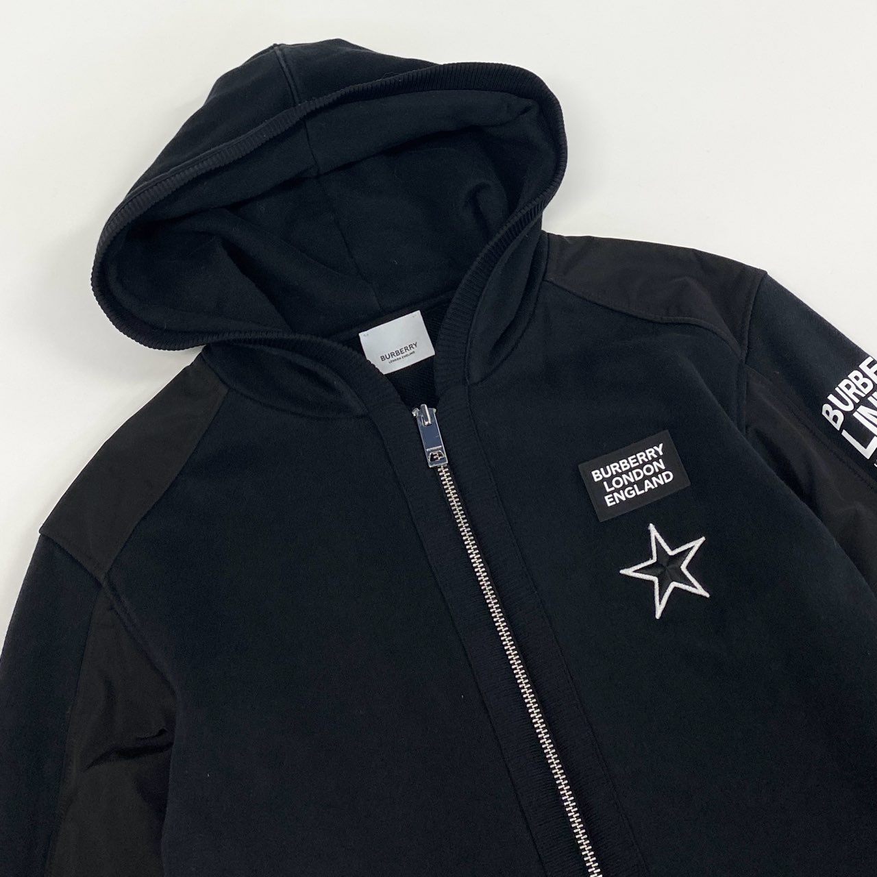 67d21 BURBERRY バーバリー ジップアップパーカー スター刺繍 ロゴワッペン 袖プリント キッズ 子供服 14Y 164cm ブラック コットン