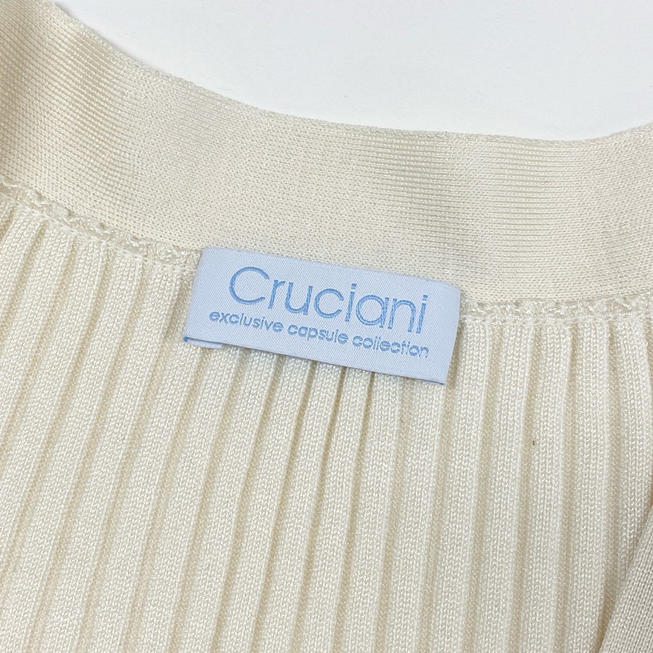 17f30 Cruciani クルチアーニ Vネックカーディガン ボレロカーディガン リブニット ピタッとシルエット サイズ38 アイボリー レディース 女性用