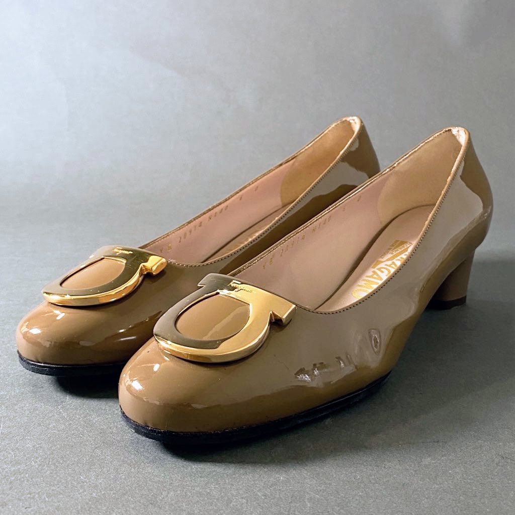 3g15 Salvatore Ferragamo サルヴァトーレフェラガモ ガンチーニ ゴールド金具 パンプス 6サイズD ベージュ パテントレザー レディース