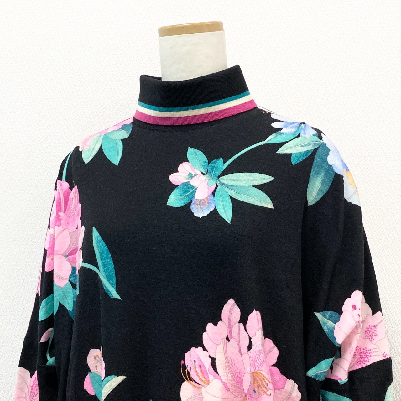 58f20 LEONARD PARIS レオナール 花柄プリント ハイネック長袖ワンピース バックジップ ロングスリーブ ドレス イタリア製 36 ブラック ウール ナイロン レディース