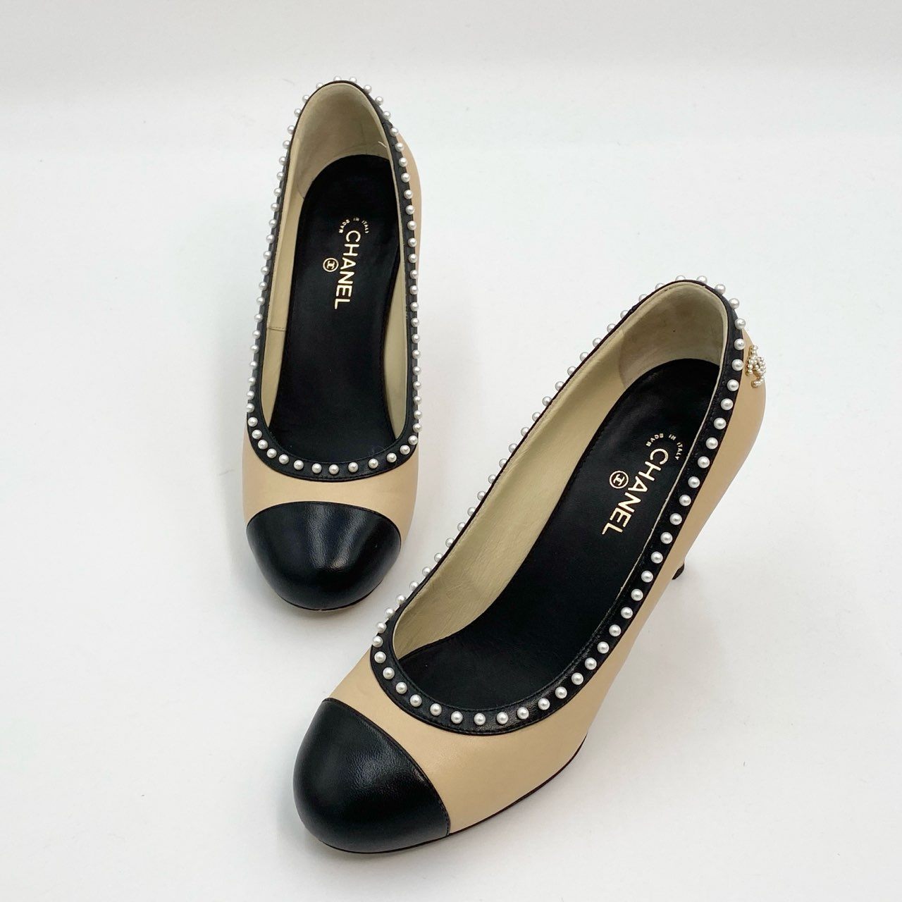3c30 CHANEL シャネル ココマーク パール付き ヒールパンプス G31552 36C ベージュ ブラック レザー シューズ 靴t18r