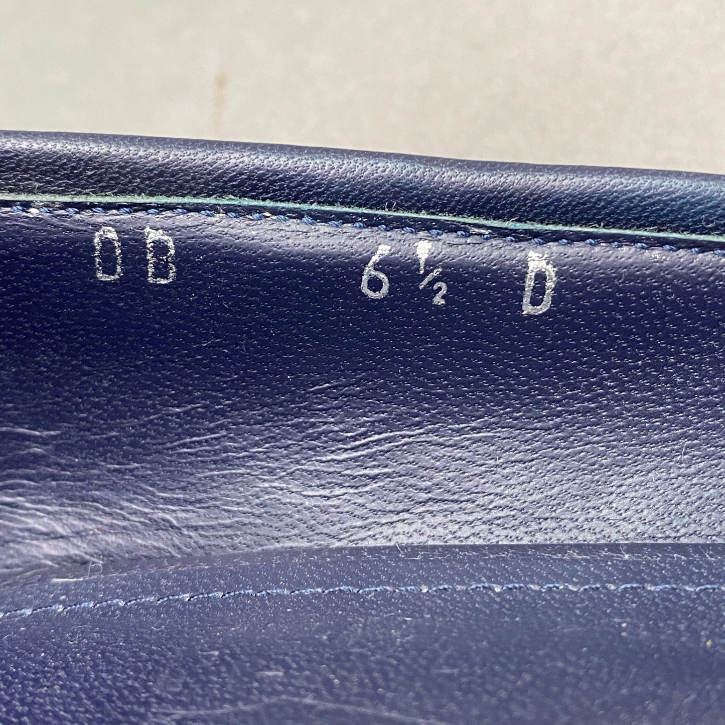 g29《美品》 Salvatore Ferragamo サルヴァトーレ フェラガモ VARA O DEN ヴァラリボン デニムパンプス 6 1/2 ネイビー ブルー シューズ 箱 保存袋有t18r