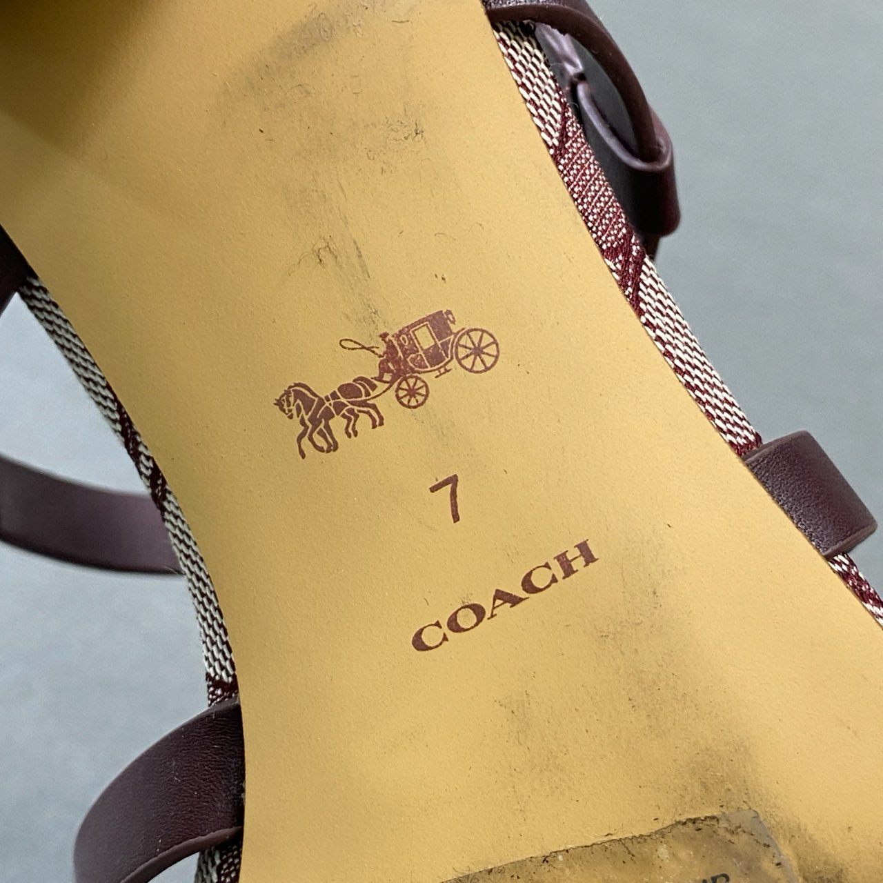 1h1 COACH コーチ シグネチャー ロゴ ヒールサンダル シューズ ストラップ ロゴ刻印 7 ボルドー レザー キャンバス レディースk02i