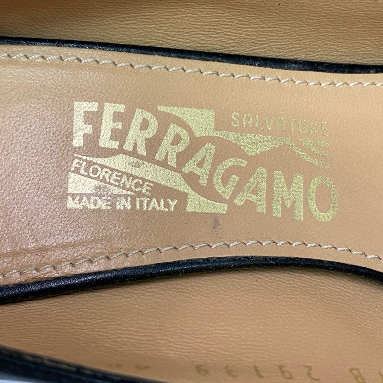 5f8 《美品》 Salvatore Ferragamo サルヴァトーレ フェラガモ バックプル レザー オープントゥ パンプス 5 1/2 ブラック leather サンダル シューズ イタリア製 保存袋付き